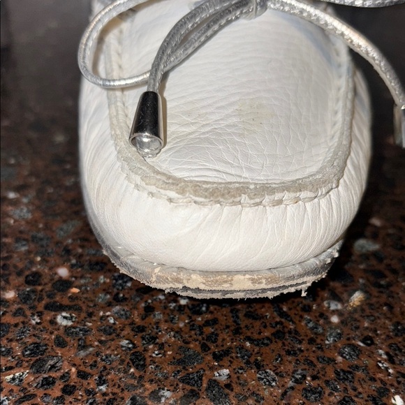 Ron White women’s driving Loafers, white with silver bow made in Italy size 5.5 - Picture 3 of 9